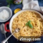 Εύκολα Μακαρόνια με Μαρμίτ 6 Ένα τηγάνι με μαρμίτη σπαγγέτι.