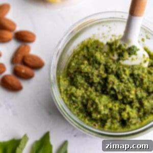 Αμυγδαλωτό Πέστο Βασιλικού 6 Ένα βάζο με φρέσκο pesto και λευκή σπάτουλα.