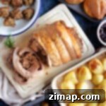 Σιγομαγειρεμένο Στήθος Αρνιού 6 Αργοψημένο τυλιχτό αρνίσιο στήθος κομμένο σε φέτες με ψητές πατάτες και γέμιση.