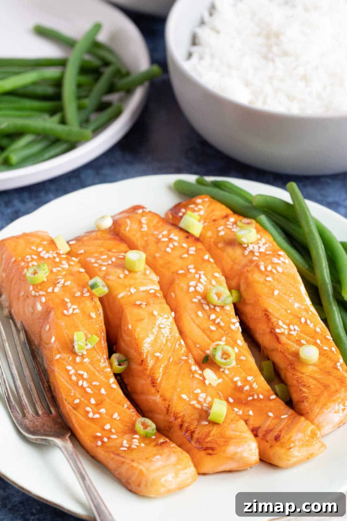 Σολομός στο Air Fryer με Γλάσο Μελιού 6 Μερίδες σολομού φριτέζας αέρος σερβιρισμένες με πράσινα φασόλια.
