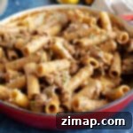 Κρεμώδη Ζυμαρικά με Κιμά Λουκάνικου 6 Μακαρονάδα με λουκάνικο έτοιμη για σερβίρισμα.