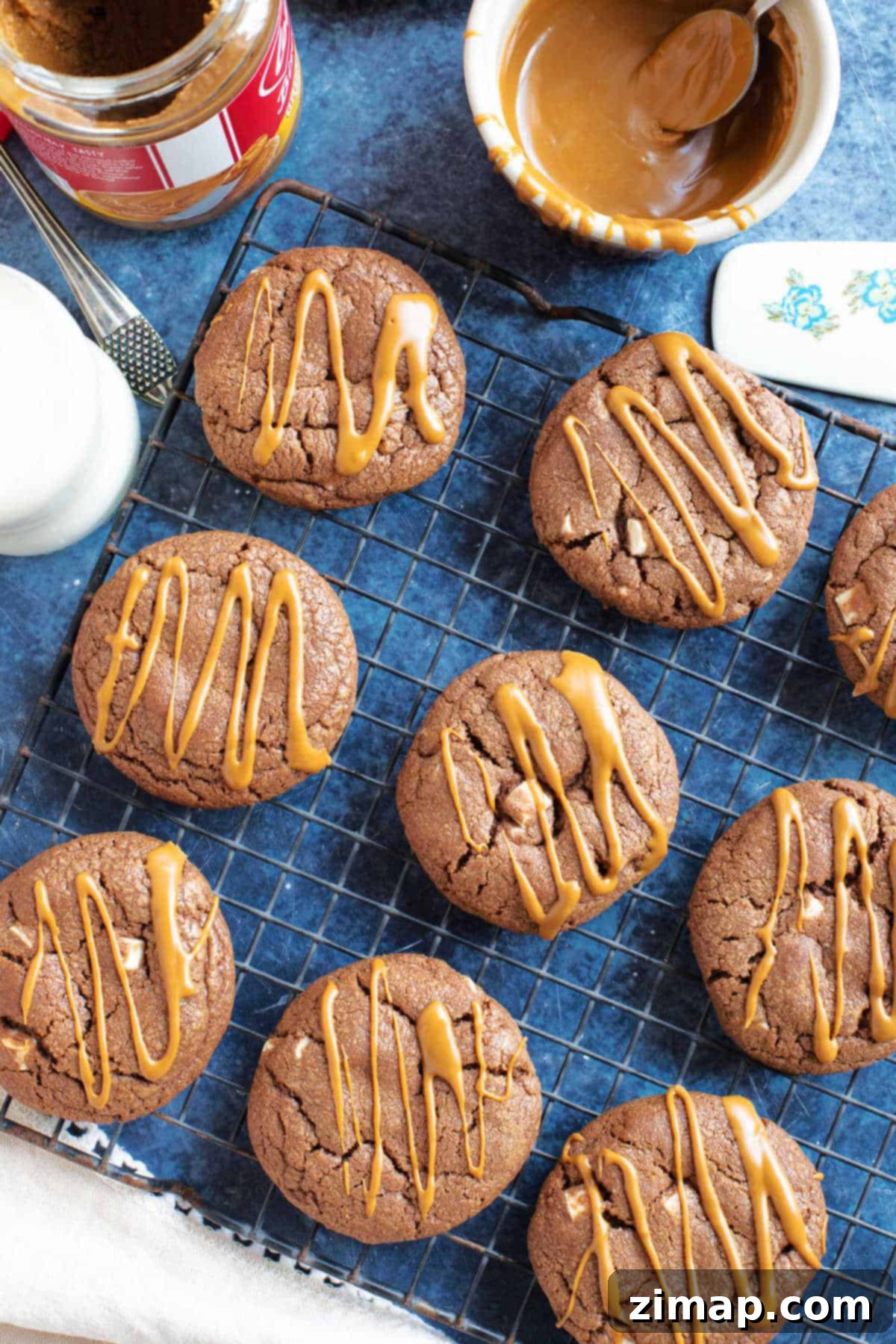Σοκολατένια Μπισκότα Biscoff 2 Σοκολατένια Μπισκότα Biscoff με λιωμένη κρέμα Biscoff.
