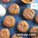 Σοκολατένια Μπισκότα Biscoff 8 Διπλά σοκολατένια μπισκότα Biscoff σε σχάρα ψύξης.