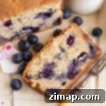 Εύκολο Ψωμί Μπανάνας και Μύρτιλου 7 Μια φέτα κέικ μπανάνας με μύρτιλα.